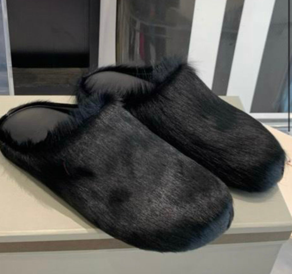 MARNI Black long haircalfskin Fussbett Sabots